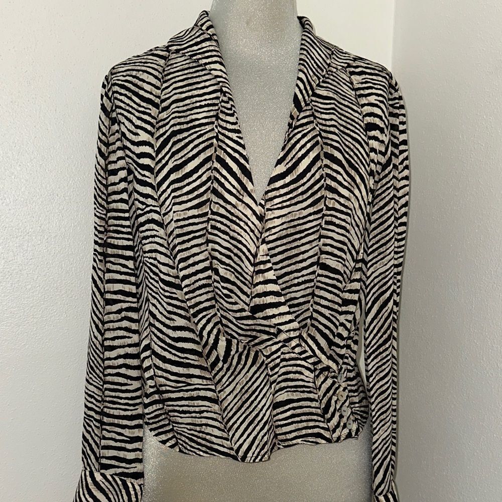 Neiman Marcus 100% silk blouse animal print 8 black cream